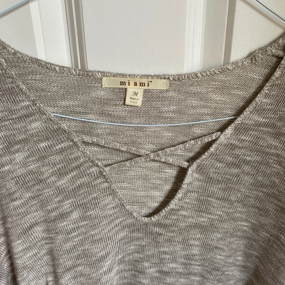 Francesca’s Miami Heathered Grey Criss Cross Flowy Split Hem Sweater 2016 Core